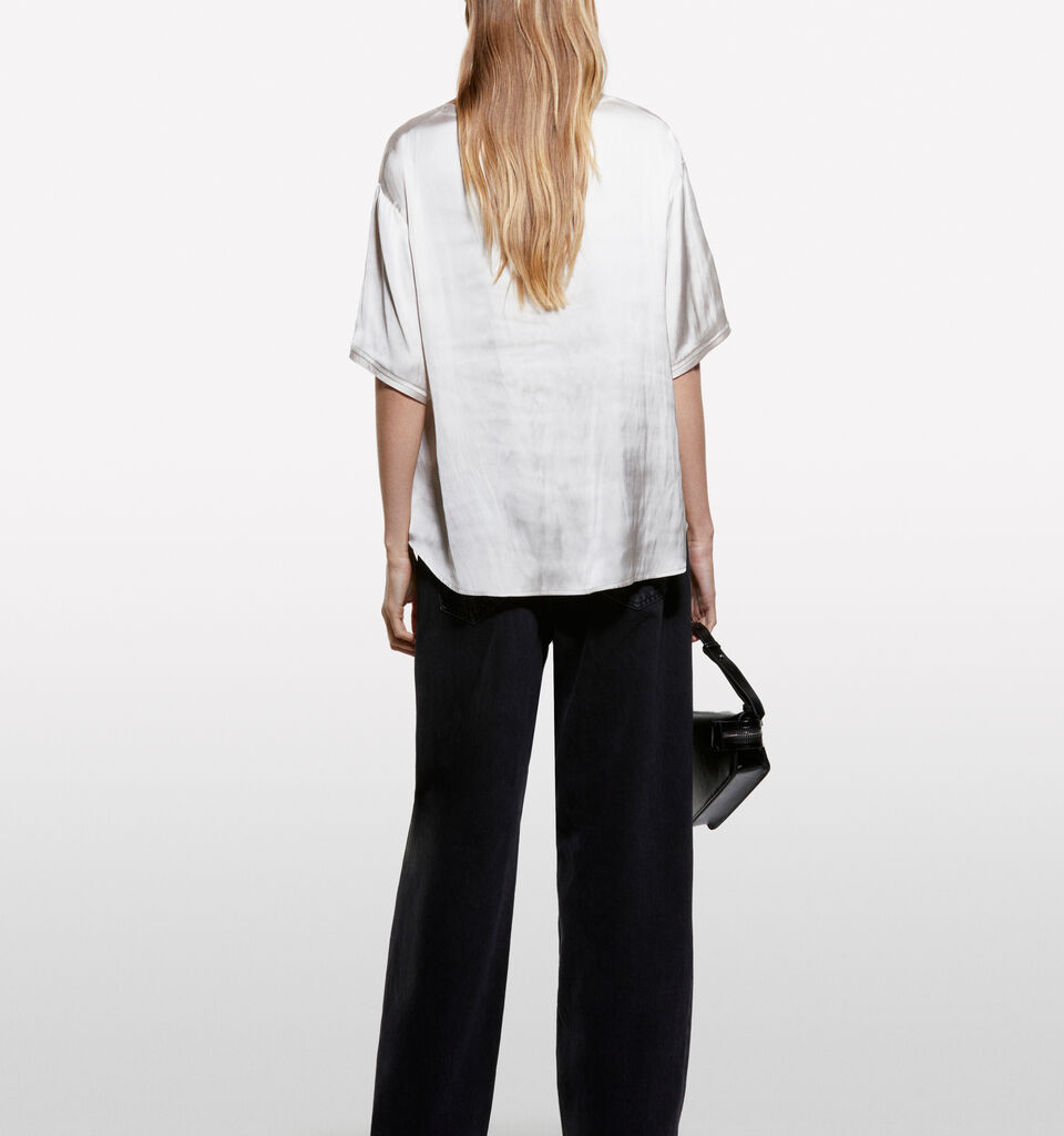 Μπλούζα μπεζ over fit από σατέν - μπλούζες γυναικείες - Μπεζ | Sisley image number 2